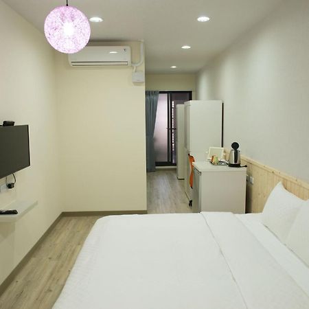 Апартаменты Didi House無人化自助入住#附車位有限須預約 Тайнань Экстерьер фото